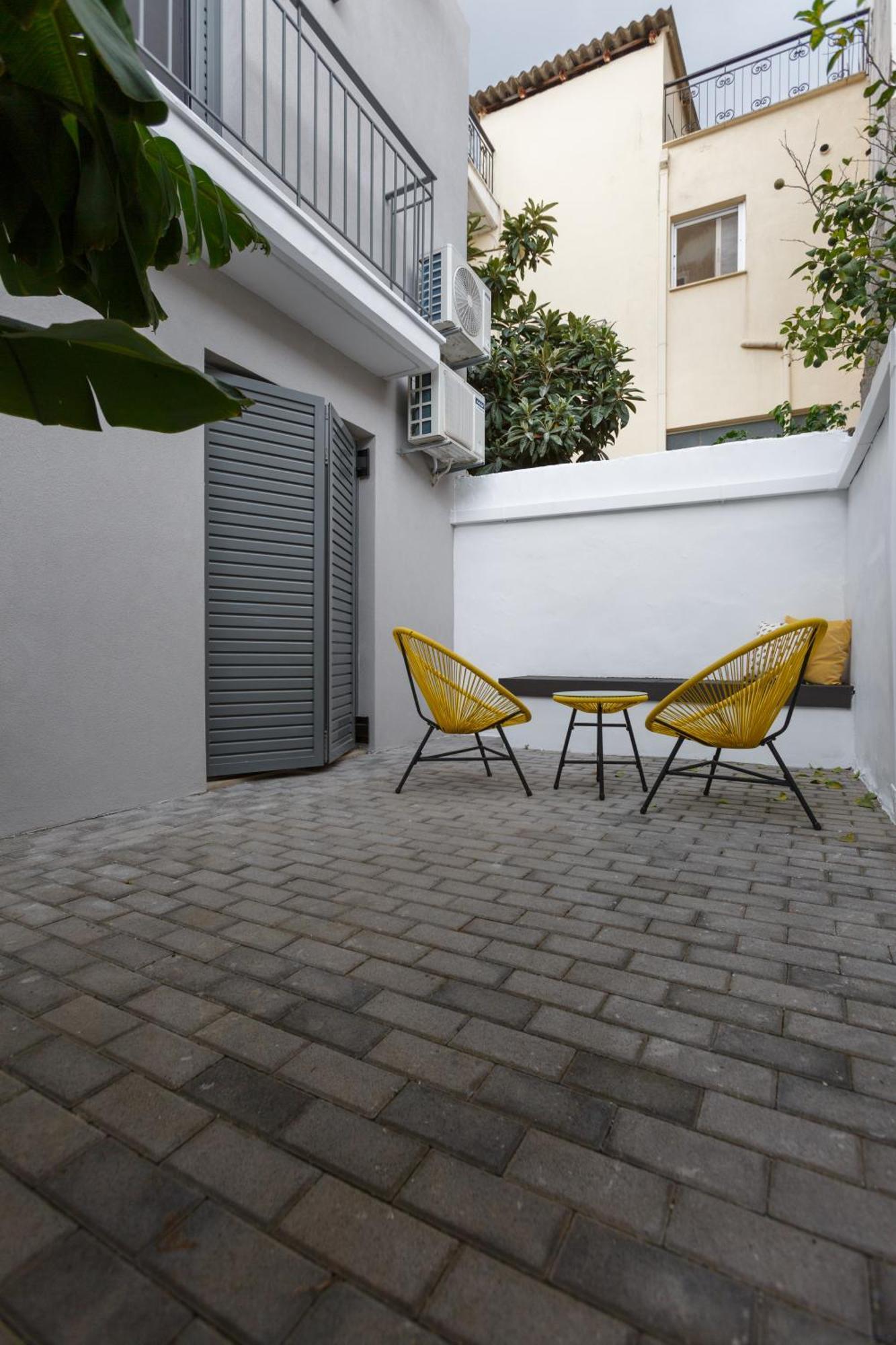 Groundfloor 2Br Apt With Smallyard Near The Heart Of Καλαμάτα Εξωτερικό φωτογραφία